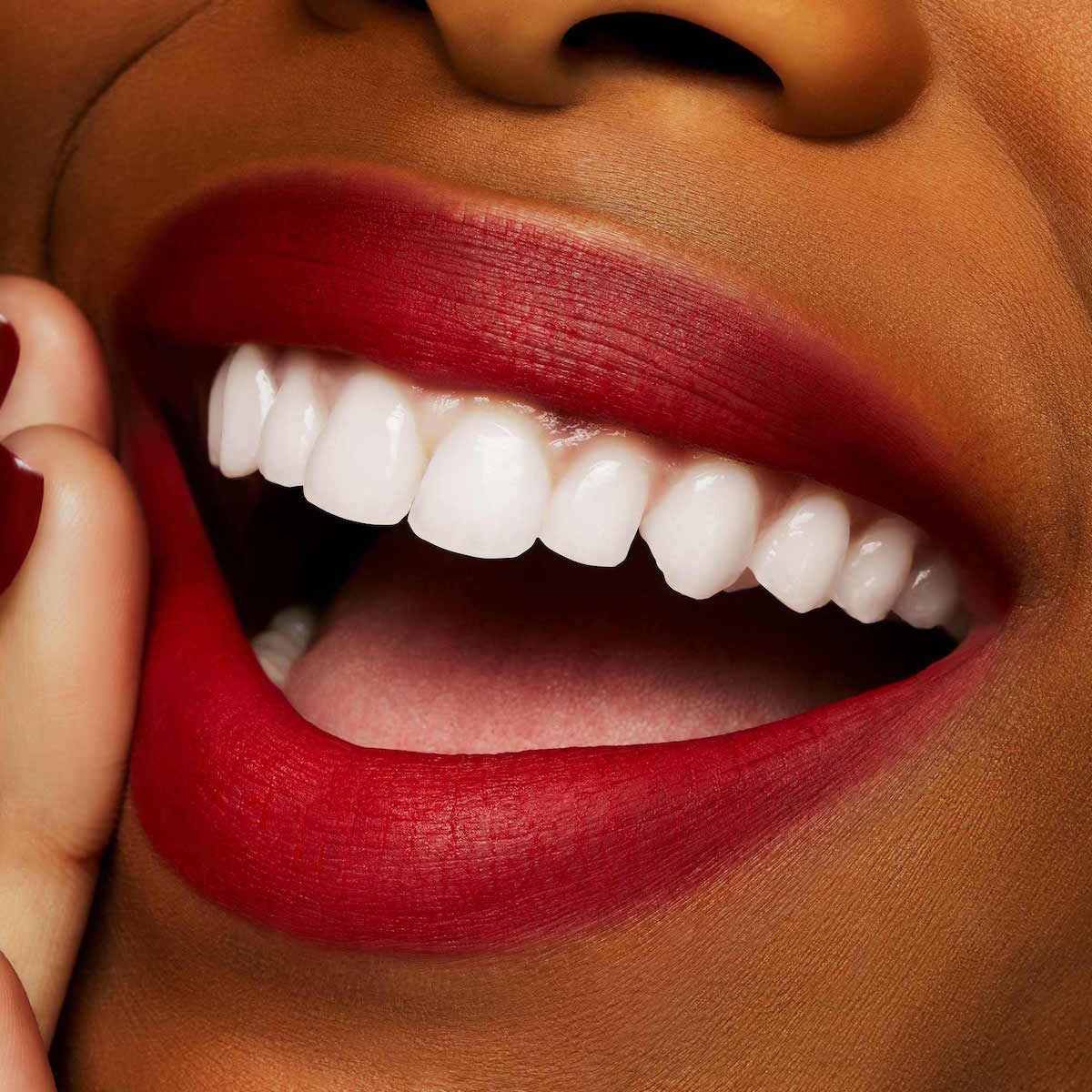 POWDER KISS LIPSTICK (LABIAL)